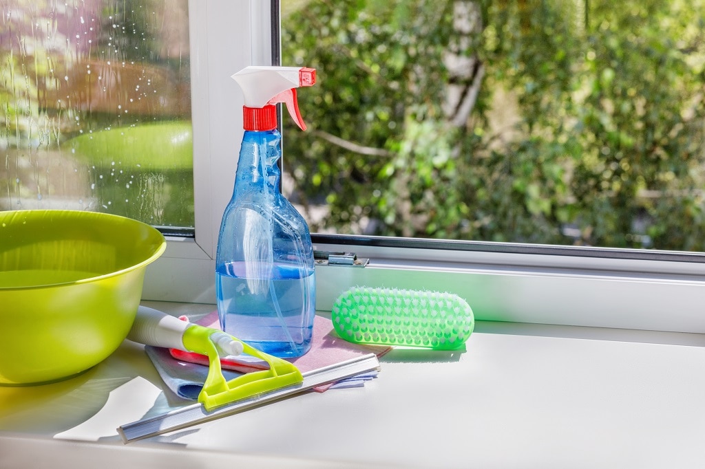 Top 4 Professional Window Cleaning Tools for Your Home