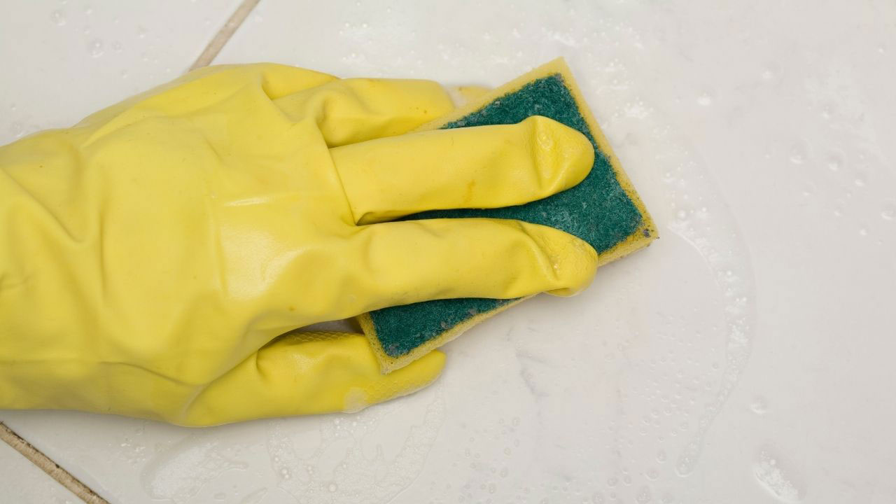 tutorial how to clean bathroom floor