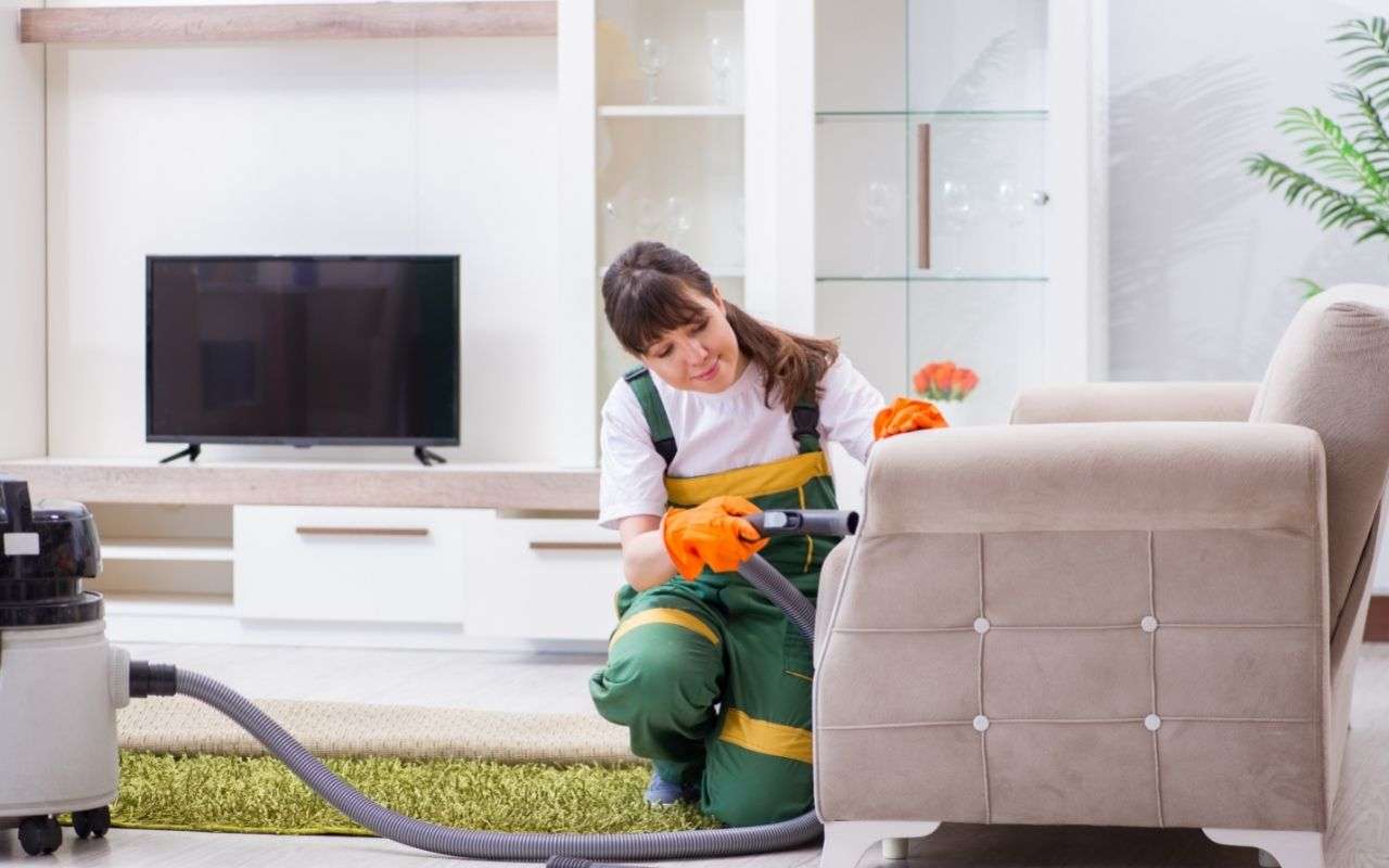 professional assistance in deep house cleaning